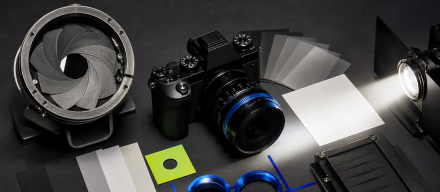 Camera surrounded by a mechanical aperture, shutter assembly, exposure cards, and linked control rings